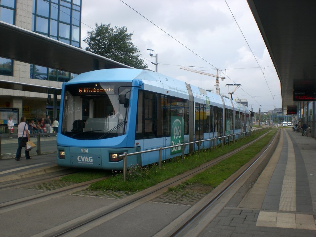 Chemnitz: Straenbahnlinie 6 nach Altchemnitz an Zentralhaltestelle.(4.8.2011)