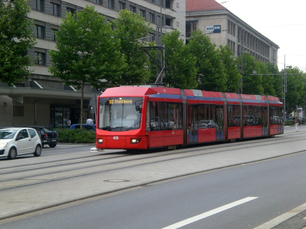 Chemnitz: Variobahn auf der Linie 522 nach Stollberg an der Haltestelle Theaterplatz.(4.8.2011)