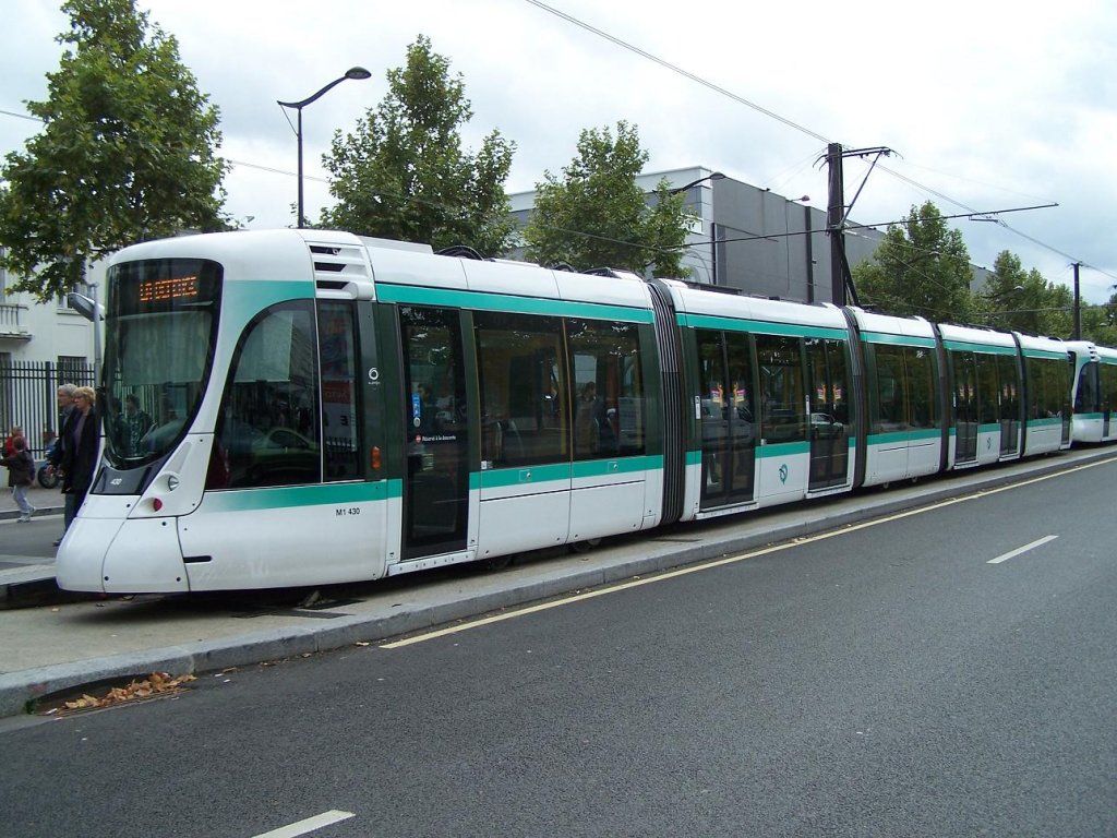 Citadis Nr 430 der Linie T 2 am Endepunkt  Porte de Versailles  am 02/10/10.