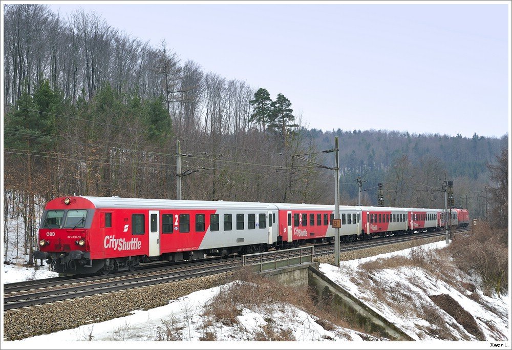 Cityschttler im Wienerwald. Hier mal mit einem eher seltenen Blickwinkel an der Westbahn. Die Stelle geht aber leider nur wenn keine Sonne scheint. Sie befindet sich an der Geraden zwischen dem Rekawinkler- und dem Drrenbergtunnel mit Blickrichtung Westen; 20.2.2010.