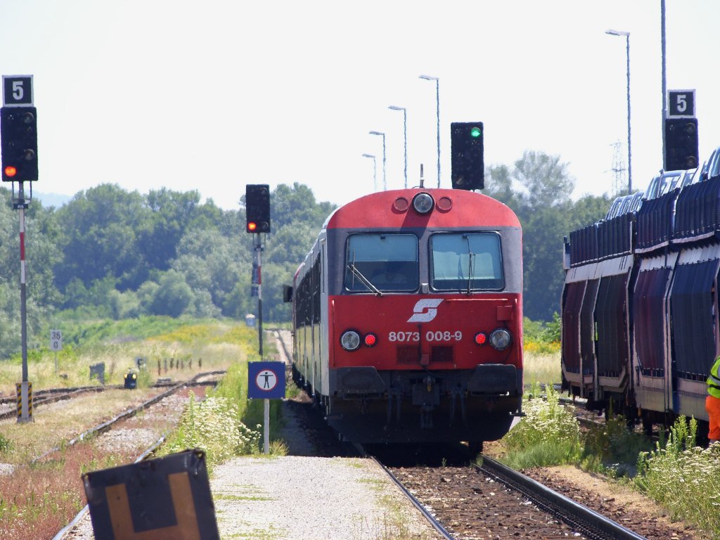 CityShuttle 008-9 auf dem Weg nach Bratislava in Marchegg am 9.7.2010