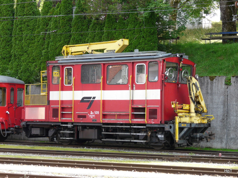 CJ - Dienstfahrzeug Xm  509 im Bahnhofsareal in Tramelan am 01.08.2011