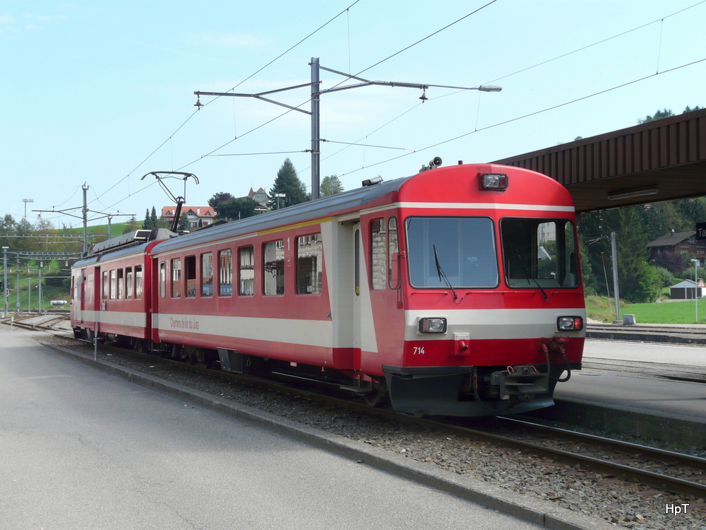CJ - Im Bahnhof Tavannes als Regio der Steuerwagen ABt 714 und Triebwagen BDe 4/4 612 am 09.09.2012