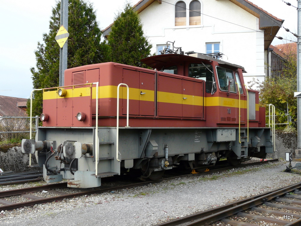 CJ - Rangierlok Ee 3/3 10 ( ex Post) abgestellt im Bahnhof von Bonfol am 30.10.2010