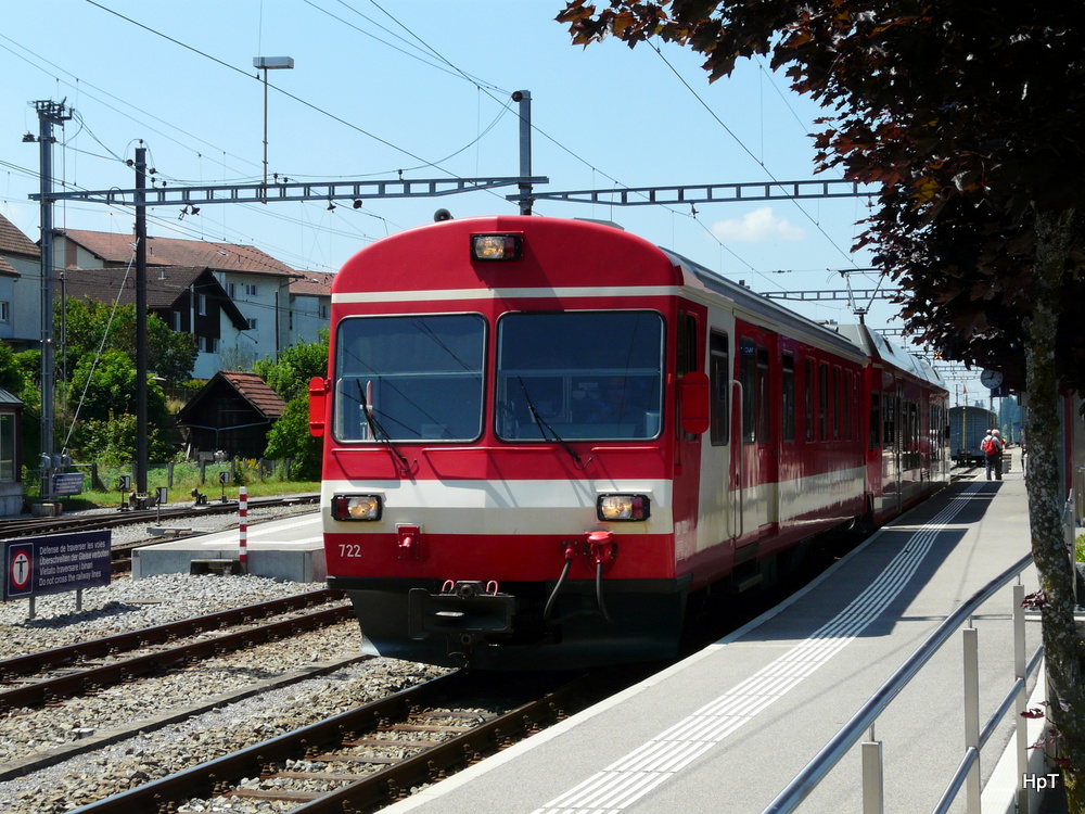 CJ - Regio nach Glovelier bei der ausfahrt aus dem Bahnhof von Saignlgier am 21.07.2013