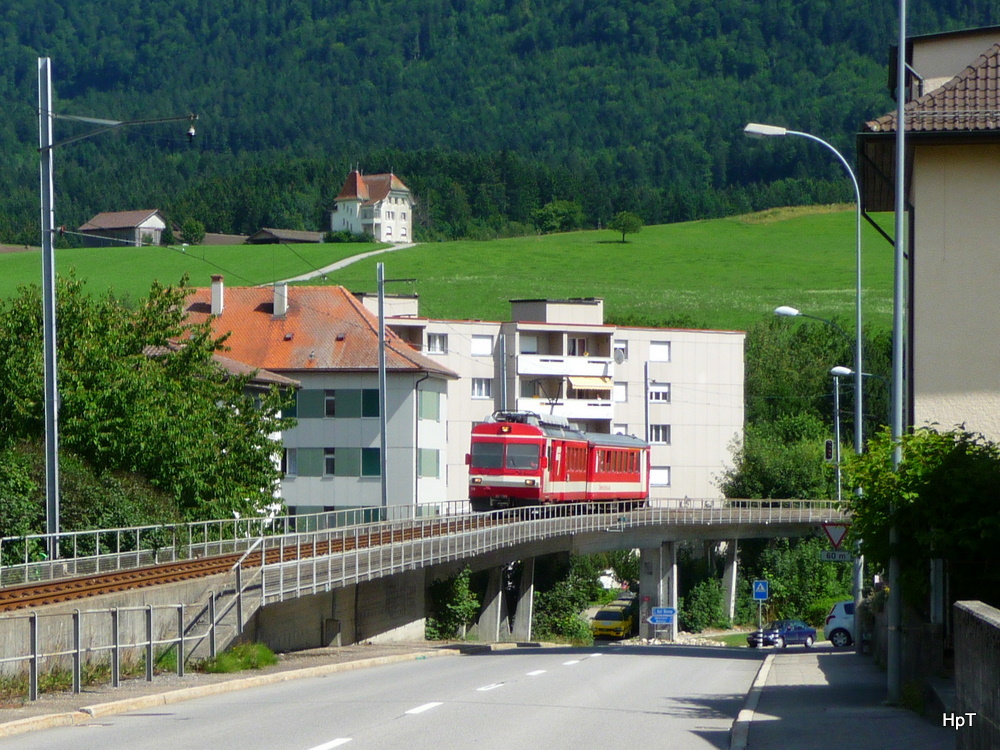 CJ - Regionalzug mit Triebwagen BDe 4/4 612 und Steuerwagen ABt 712 unterwegs in Tavannes am 31.07.2010