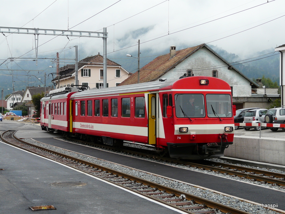CJ - Steuerwagen ABt 714 mit Triebwagen BDe 4/4 614 im Bahnhof Glovelier am 30.09.2012