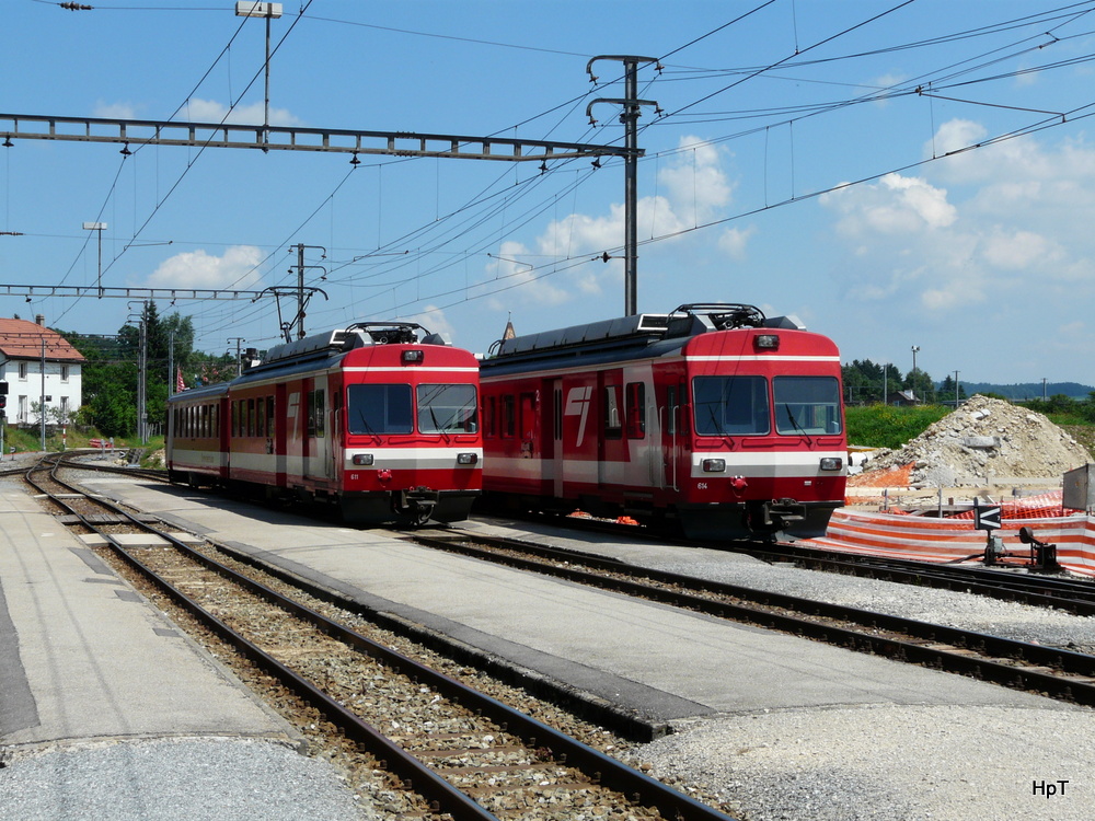CJ - Zwei Pendelzge im Bahnhof von Le Noirmont am 21.07.2013