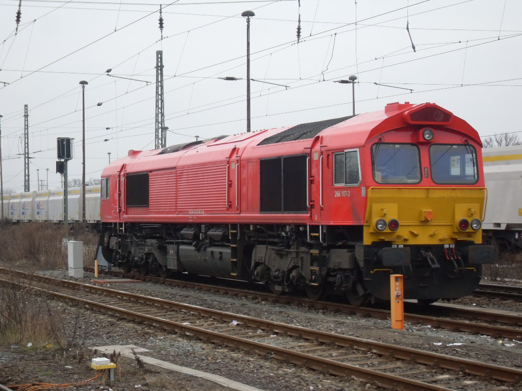 CLASS 66 (266 107)stand am 03.02.2011 in Stendal.