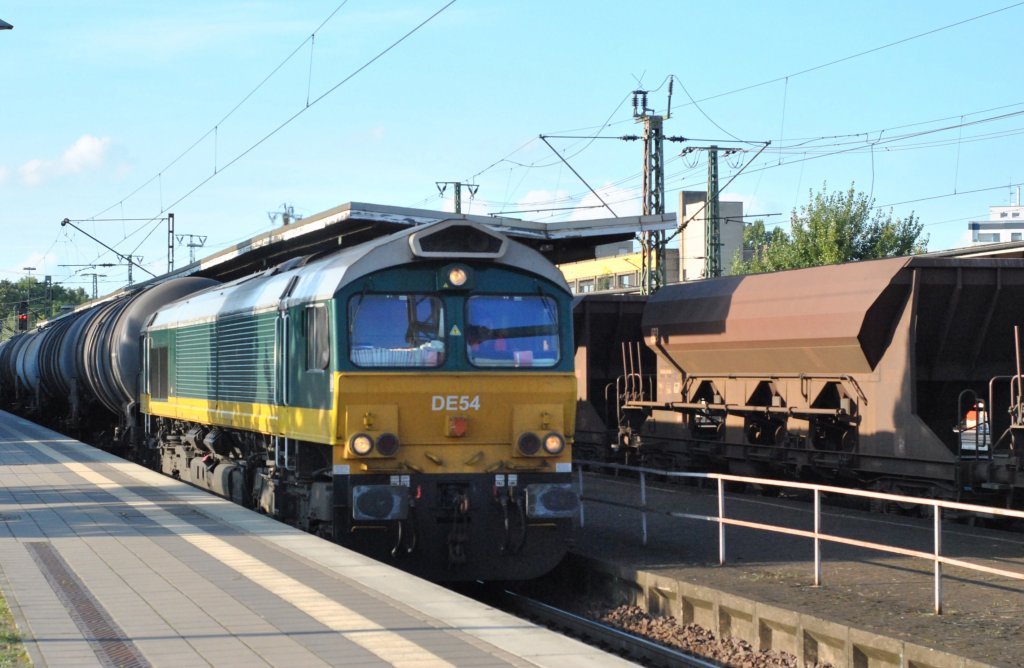 Class 66 von Captrain in Lehrte am 21.09.2010.