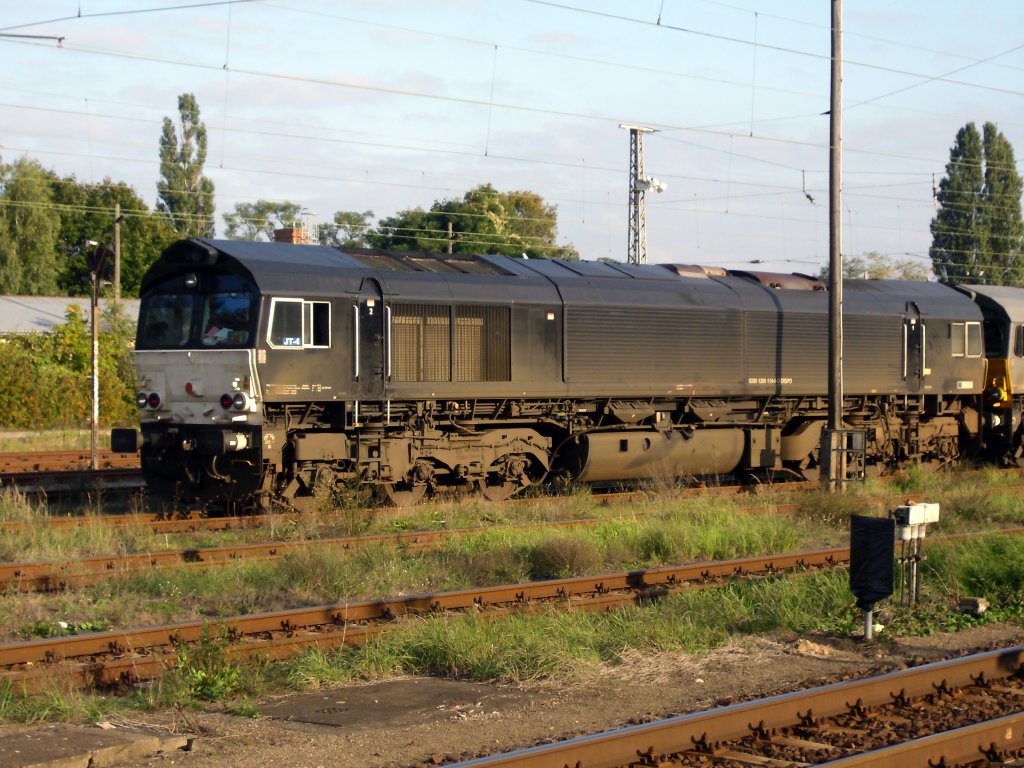 Class 66 von Dispo-Lok (92 80 1266 114-8) im Bf Oranienburg am 01.10.2010.