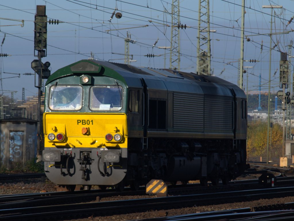 Class 66 PB01 von Ascendos Rail Leasing Sarl rangiert am 18.11.2010 in Aachen West.