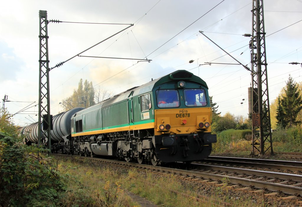 Class 66 PB19 DE678 mit einem Kesselzug am 06.11.2012 in Oberhausen Osterfeld.