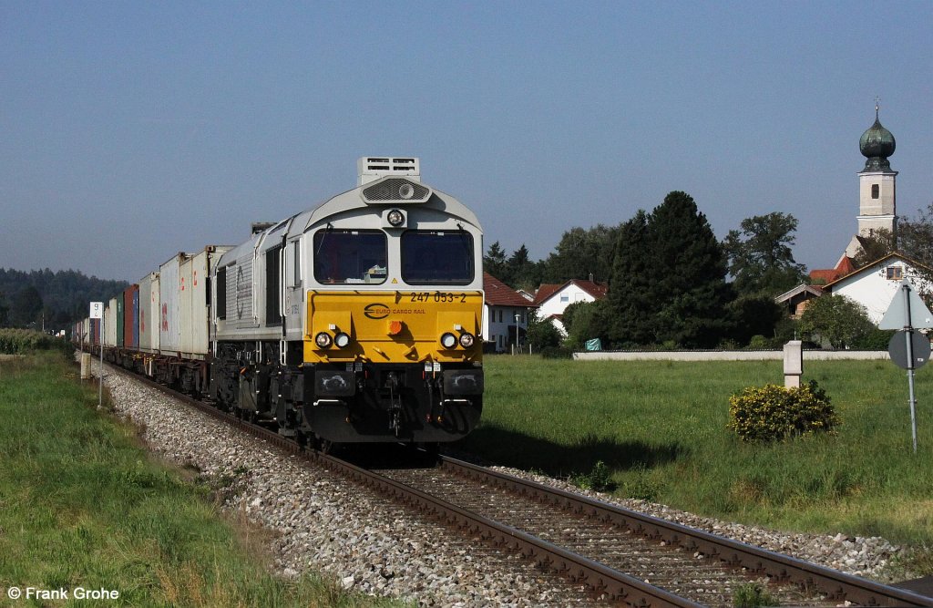 Class 77 von Euro Cargo Rail ECR 247 053-2 vor Containerzug nach Burghausen, KBS 942 Mhldorf - Burghausen, fotografiert bei Heiligenstatt am 17.08.2011