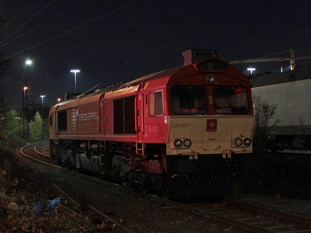 Class66 DE6311 von Crossrail am Abend des 18.11.2011 in Aachen West.