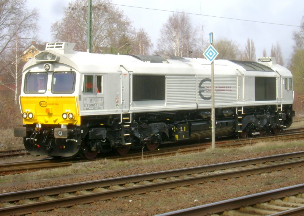 Class77 der ECR (EuroCargoRail) auf dem Weg zum Betanken in Minden/Westfalen am 24.Mrz 2010.
Die Lok war zusammen mit der 29006 der HHPI (Heavy Haul Power Int.) dorthingekommen.