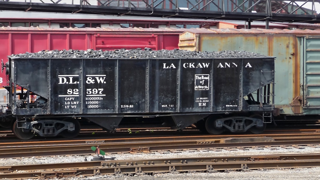 Coal hopper der  Delaware, Lackawanna and Western Railroad  in  Steamtown  Scranton, PA (4.6.09)