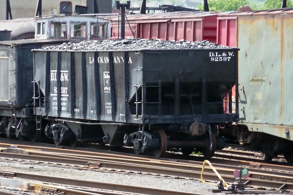 Coal hopper der  Delaware, Lackawanna and Western Railroad  in  Steamtown  Scranton, PA (4.6.09)