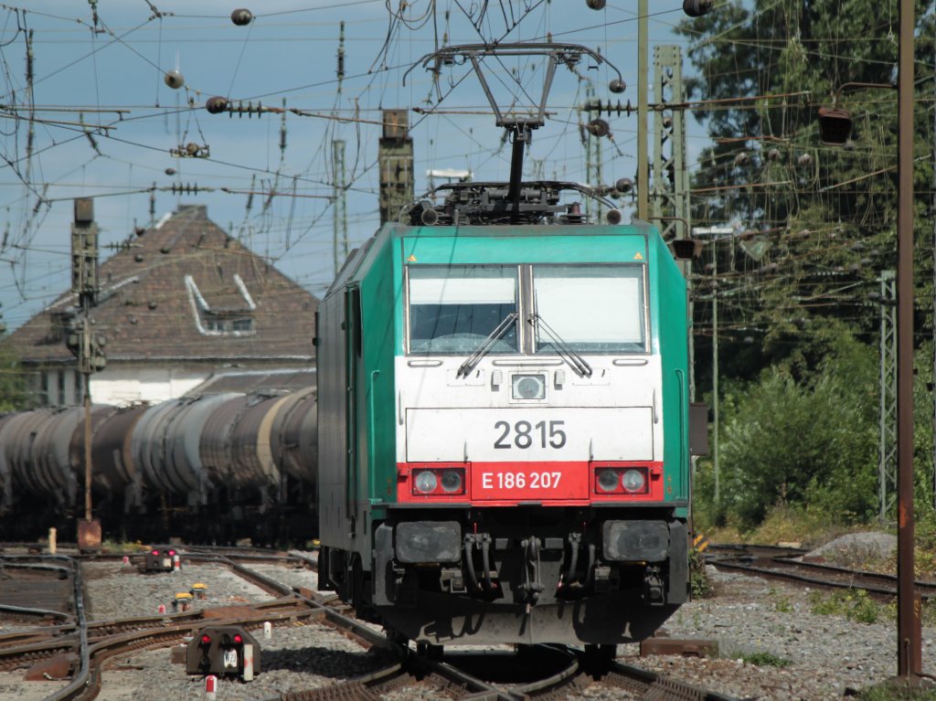 Cobra 186 207 (2815) rangiert am 08.07.2011 in Aachen West.