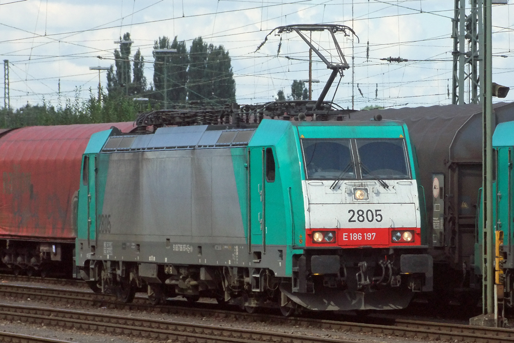 Cobra 2805 (E186 197) in Aachen-West 31.8.2010