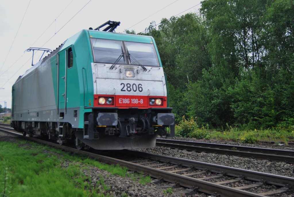 Cobra 2806 ohne Wagen am 21.6.11 auf dem Weg nach Aachen.
Aufnahme bei bach - Palenberg