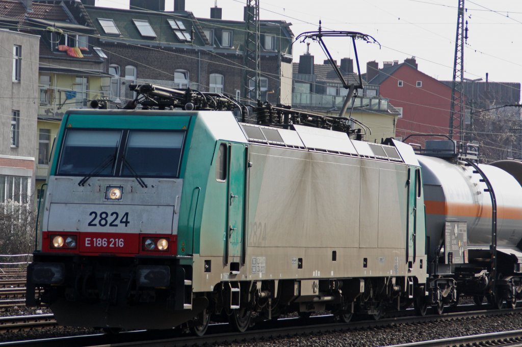 Cobra 2824 (E 186 214) am 12.3.11 bei der Durchfahrt durch Kln-West.