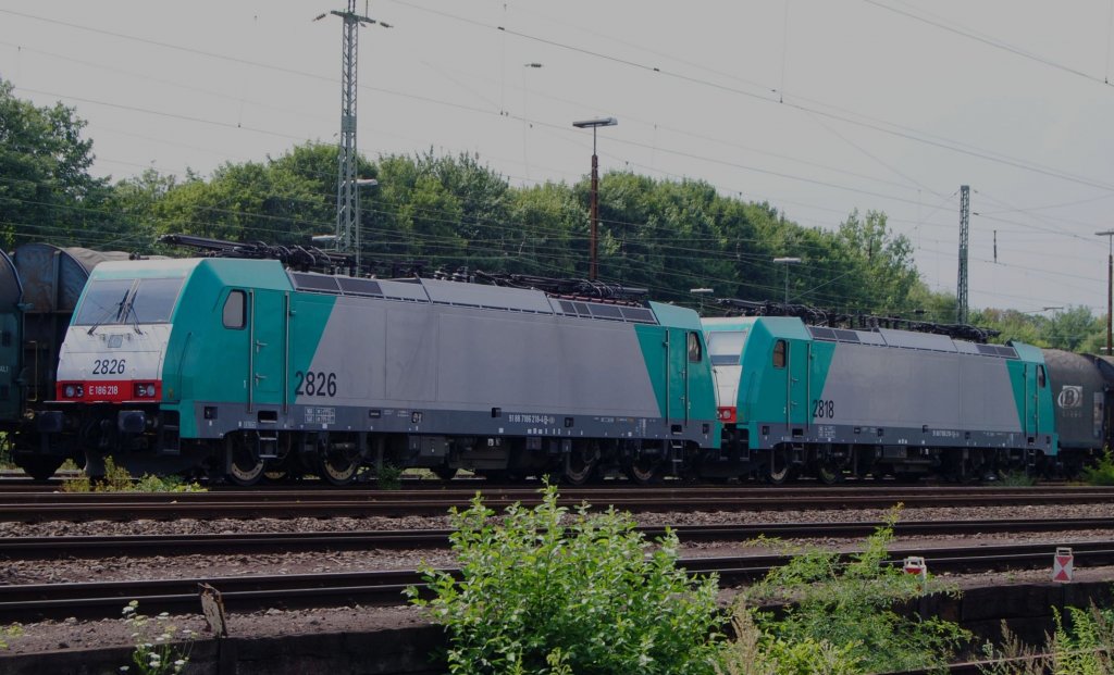 Cobra 2826 + 2818 warten in Aachen West am 28.07.2010