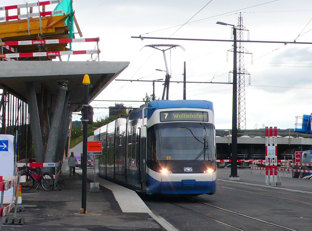 Cobra Be 5/6 3042 bei der neue Endhaltestelle Stettbach am 28.08.10