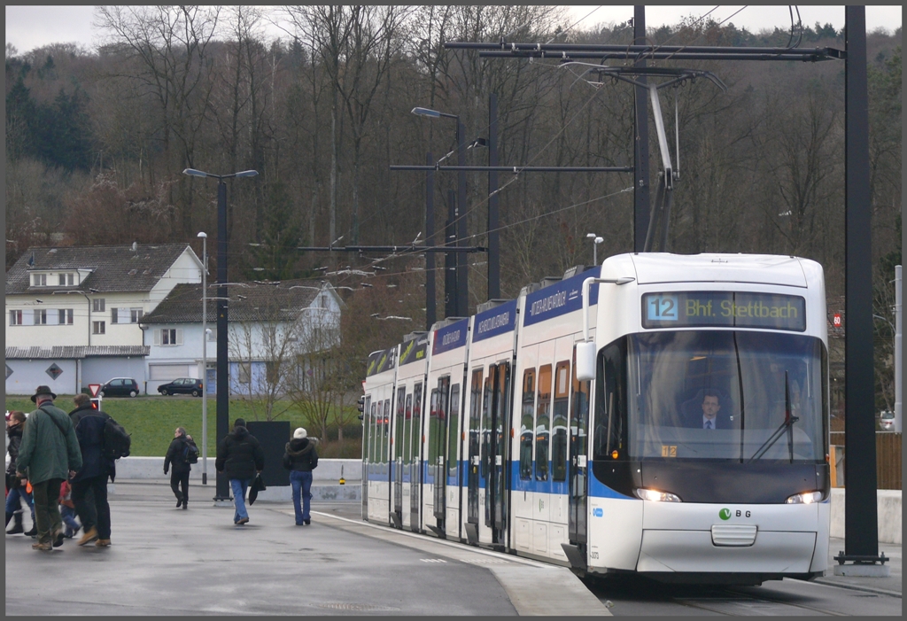 Cobra der Glattalbahn in Stettbach. (13.12.2010)