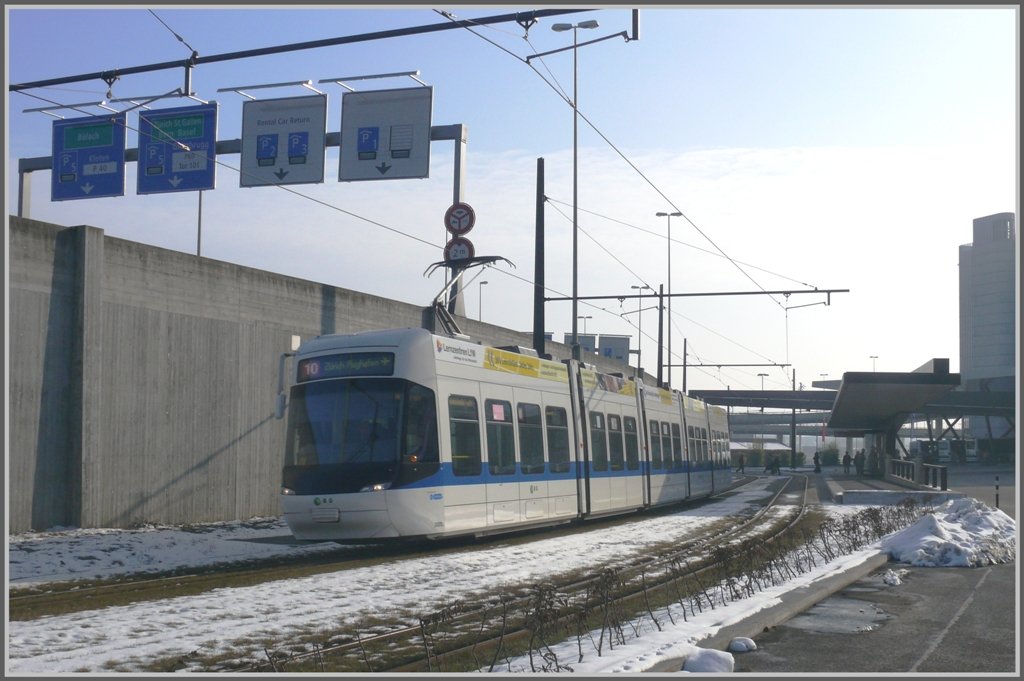 Cobra der Glatttalbahn beim Zrcher Flughafen. (16.02.2010)