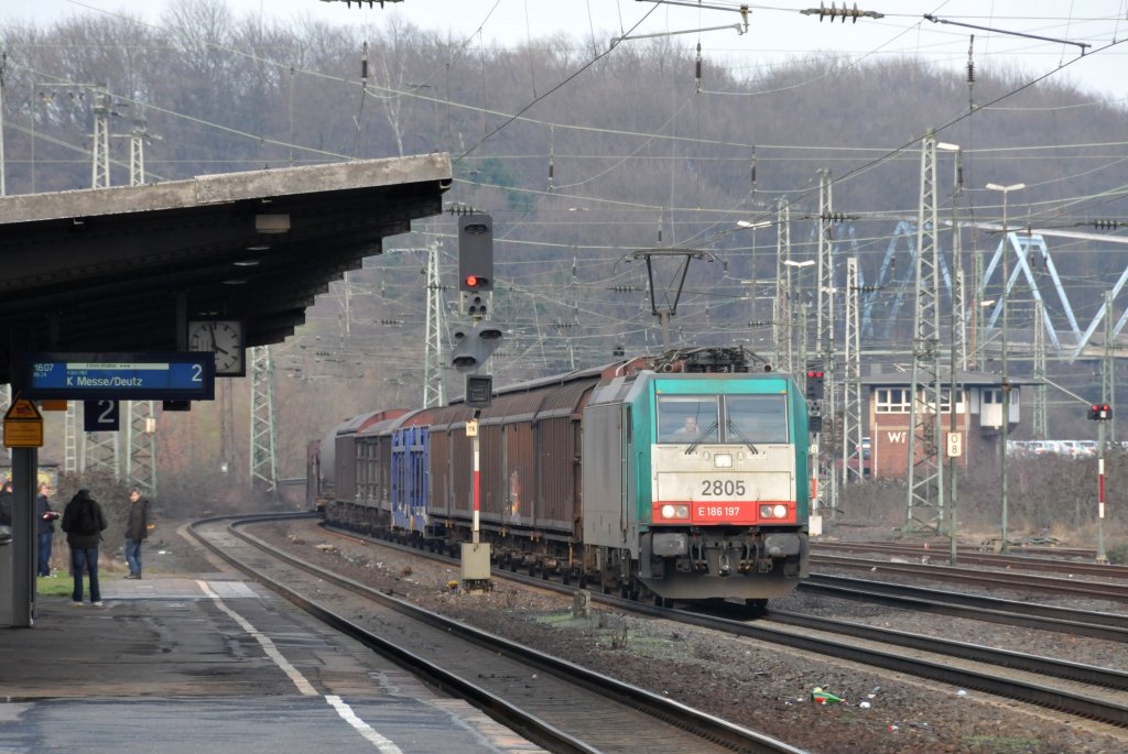 Cobra-Lok 2805 auf der Durchfahrt in Kln-West auf dem Weg nach Gremberg. Aufgenommen am 12/02/2011.