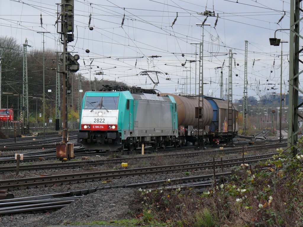 Cobra-Lok 2822 verl�sst an diesem 05/12/2009 Aachen-West mit einem gemischten G�terzug in Richtung Belgien.