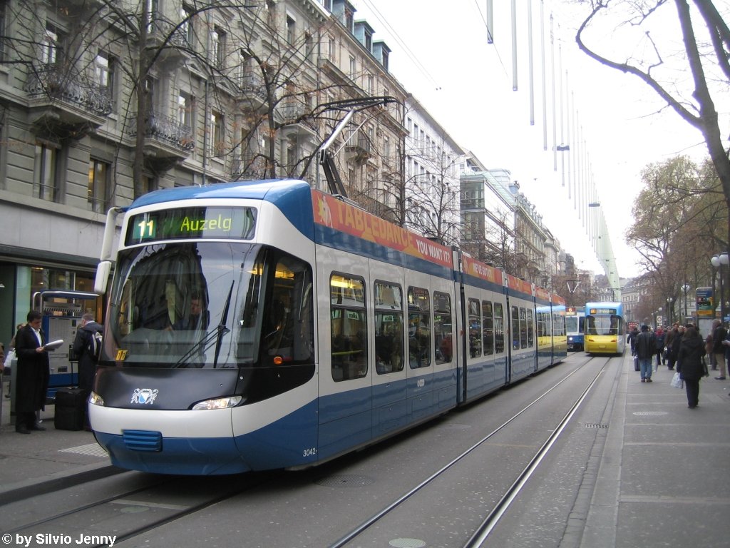 Cobra Nr. 3042 am 17.12.09 bei der Hst. Bahnhofstrasse/HB.