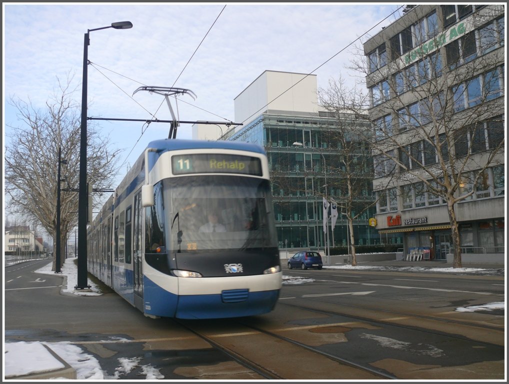Cobra der VBZ Linie 11 beim Oerlikerhus. (16.02.2010)