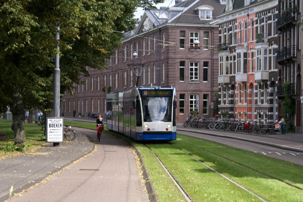 Combino 2031 GVB Mauritskade richtung van Hallstraat Amsterdam 06-09-12