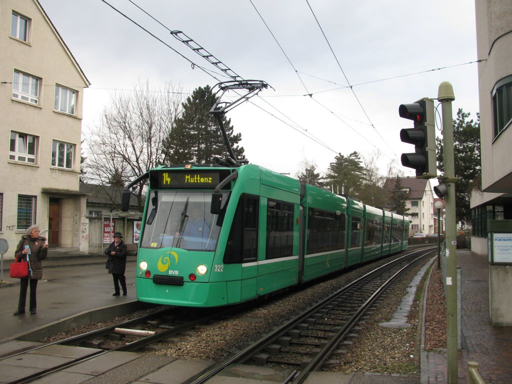 Combino 322 in Muttenz Dorf auf der Linie 14 am 24.02.2010