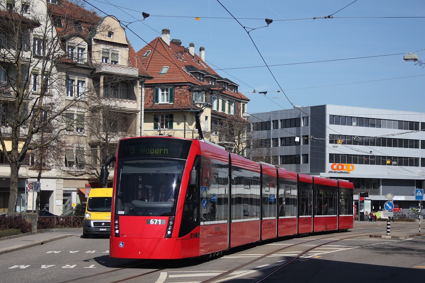 Combino 671 am Breitenrain am 22.03.2013