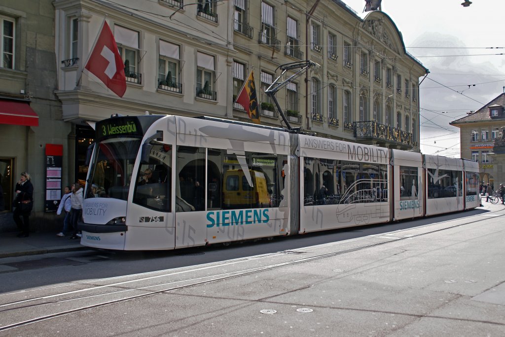 Combino 756 mit der Siemens Vollwerbung auf der Linie 3. Die Aufnahme stammt vom 16.04.2008