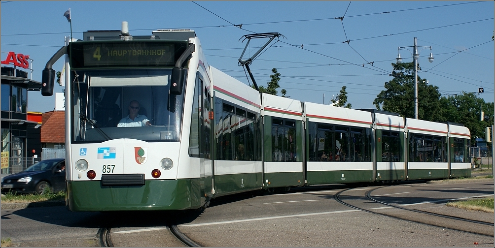 Combino 857 in Augsburg Nord (20. Juli 2010)