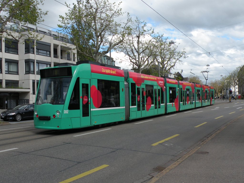 Combino mit der Betriebsnummer 312 fhrt zur Haltestelle ZOO Bachletten. Die Aufnahme stammt vom 02.05.2012.