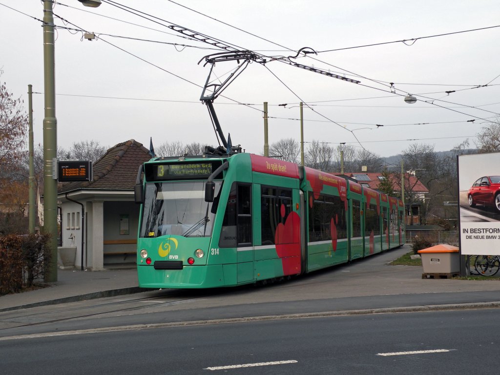 Combino mit der Betriebsnummer 314 auf der Linie 3 an der Endhaltestelle Birsfelden Hard. Die Aufnahme stammt vom 04.03.2012.