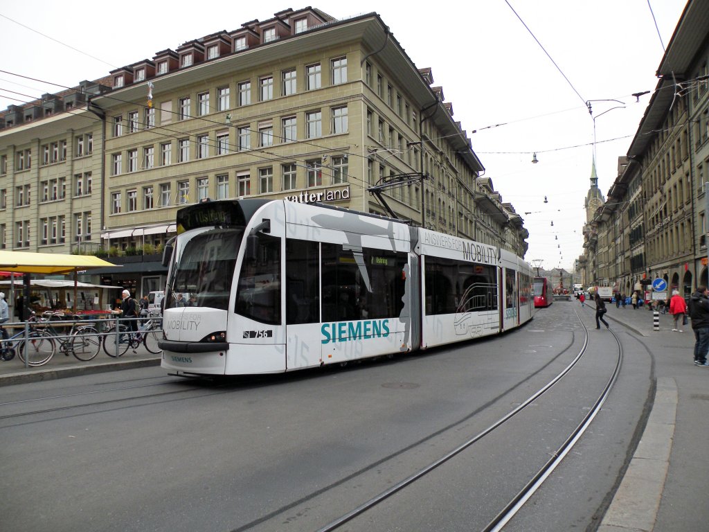 Combino mit der Betriebsnummer 756 auf der Linie 7 in Bern Richtung Ostring unterwegs. Die Aufnahme stammt vom 14.04.2011.