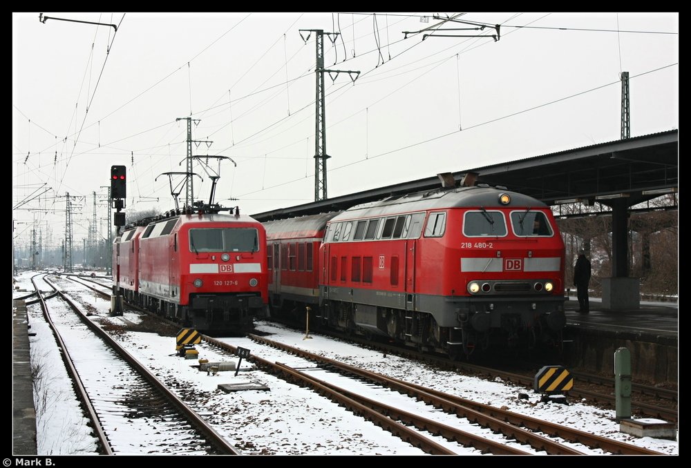 Comeback der 218, Karlsruhe - Neustadt! 218 480 hat mit ihrem RE gerade Karlsruhe auf Gleis 102 erreicht. Aufgenommen am 11.03.10