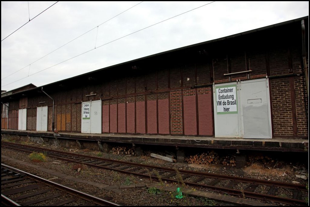  Container Entladung VW do Brasil hier  und  Container Entladung VW Mexico hier . Aufgenommen in Bonn-Beuel.
