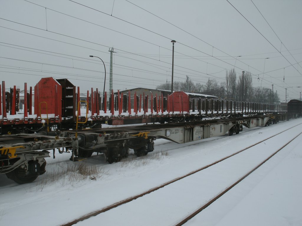 Containertragwagen Sggmrs 33 68 4953 594-1,am 14.Dezember 2012,in Bergen/Rgen.