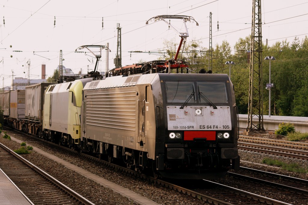 Containerzug Richtung Mnchen Ost bespannt mit 189 105 und einer 182er am 11.05.2011 bei der Durchfahrt am Heimeranplatz in Mnchen.