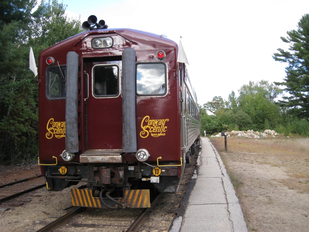 Conway Scenic Railroad's RDC-1 Rail Diesel Car #23 am Conway Newhampshire Bahnhof.  Es war 18. September 2010, die Conway Scenic Railroad Annual Railfan Weekend.