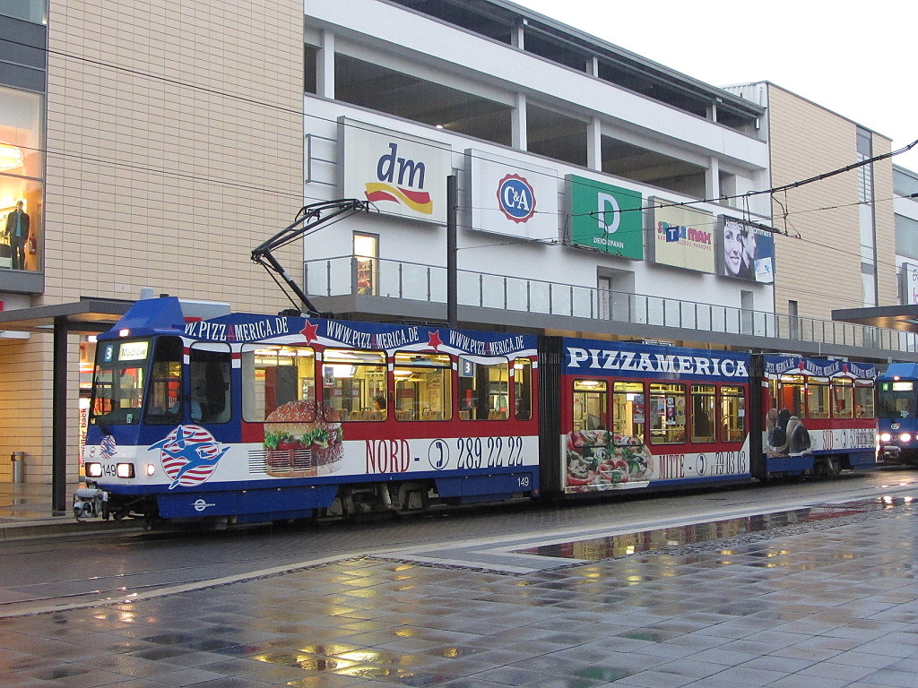 Cottbus Tw 149 in der Friedrich Ebert Stra�e, 24.04.2012.
