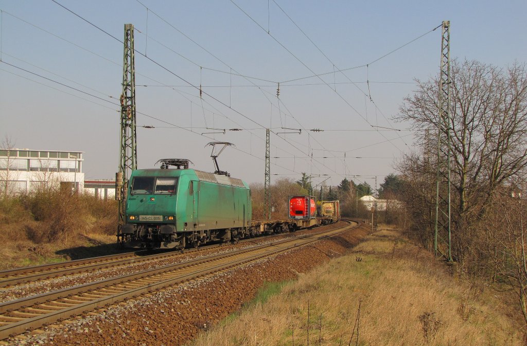 Crossrail 145-CL 005 mit dem DGS 98536 von Ludwigshafen BASF Gbf nach Antwerpen DS (B), am 23.03.2012 in Erbach (Rhg).