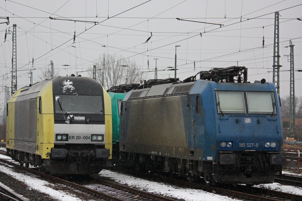 Crossrail 185 527 und ER 20-004 am 24.2.13 abgestellt in Krefeld Hbf.